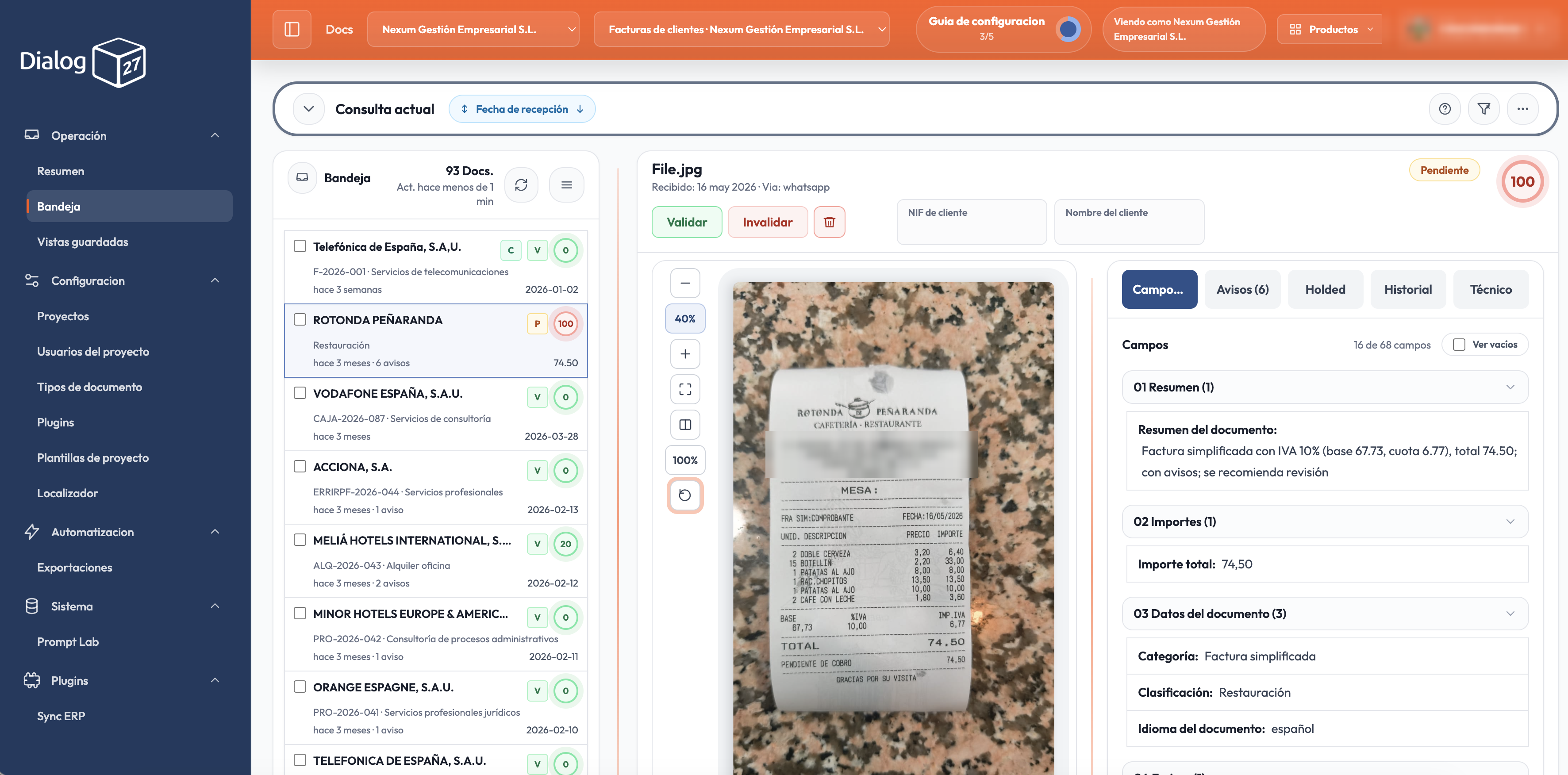 Bandeja de documentos de D27 Docs con un ticket recibido por WhatsApp y sus datos extraídos por IA